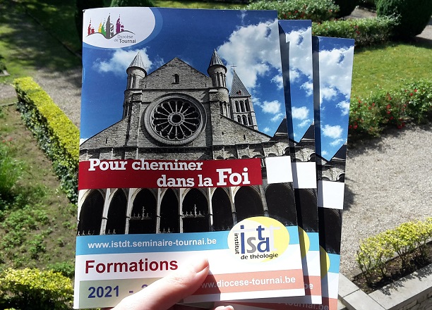 Brochure formation