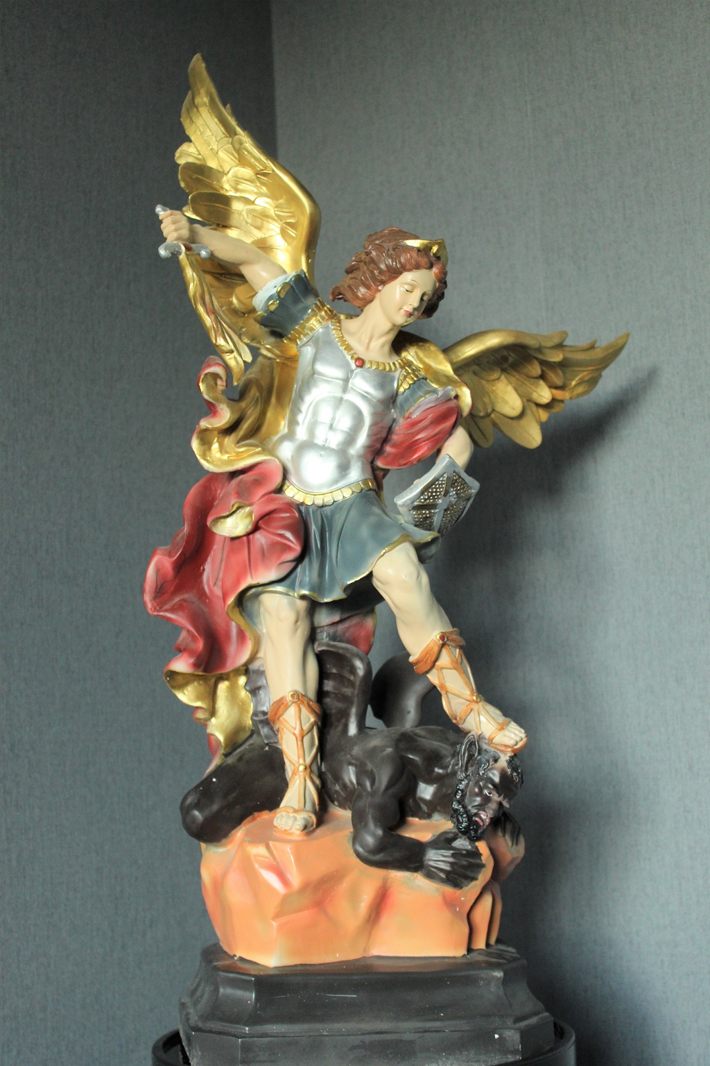Nouvelle statue saint Michel Fontenoy reduit